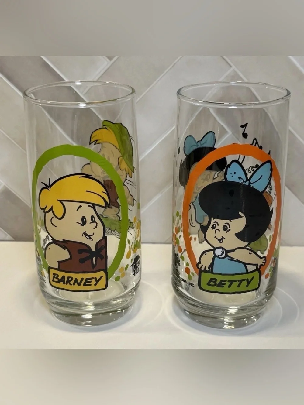 Vintage Pizza Hut The Flintstone Kids 1986 Barney Betty Drinking Glass Set of 2